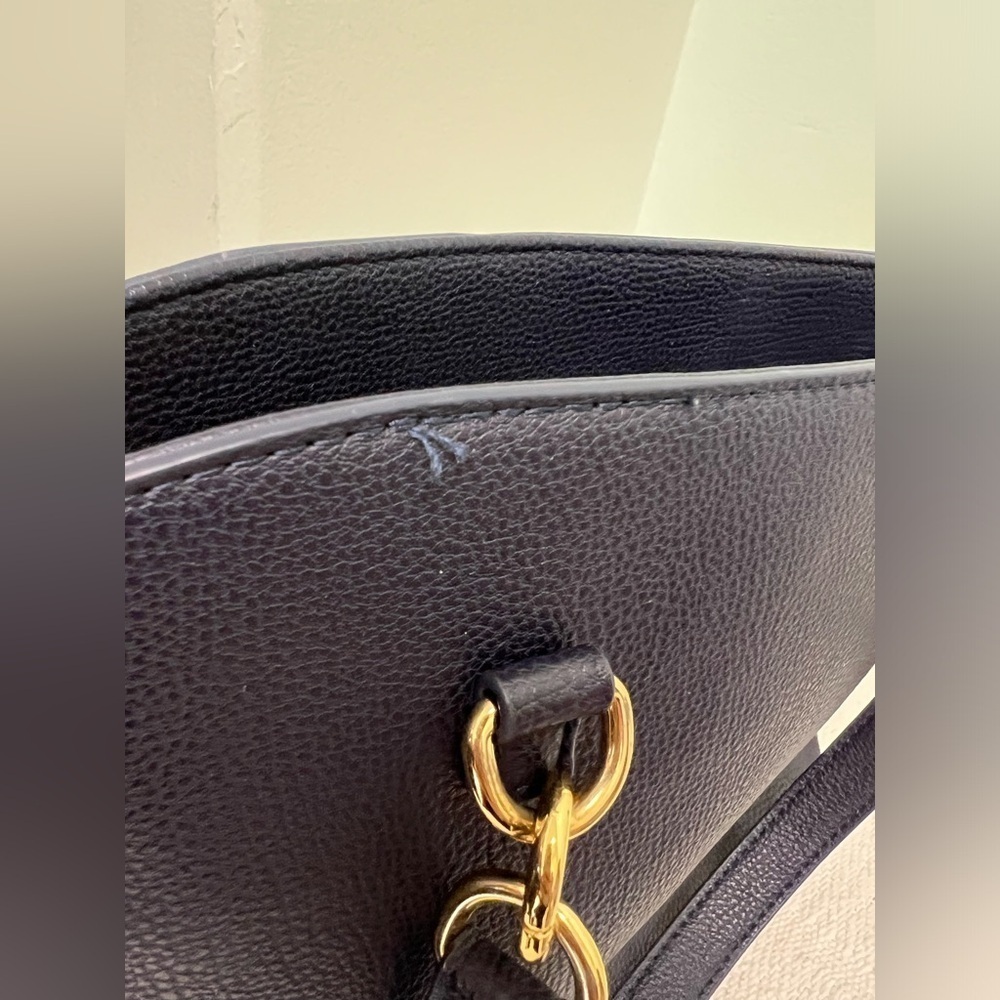 Tommy Hilfiger navy blue crossbody bag - Picture 2 of 15
